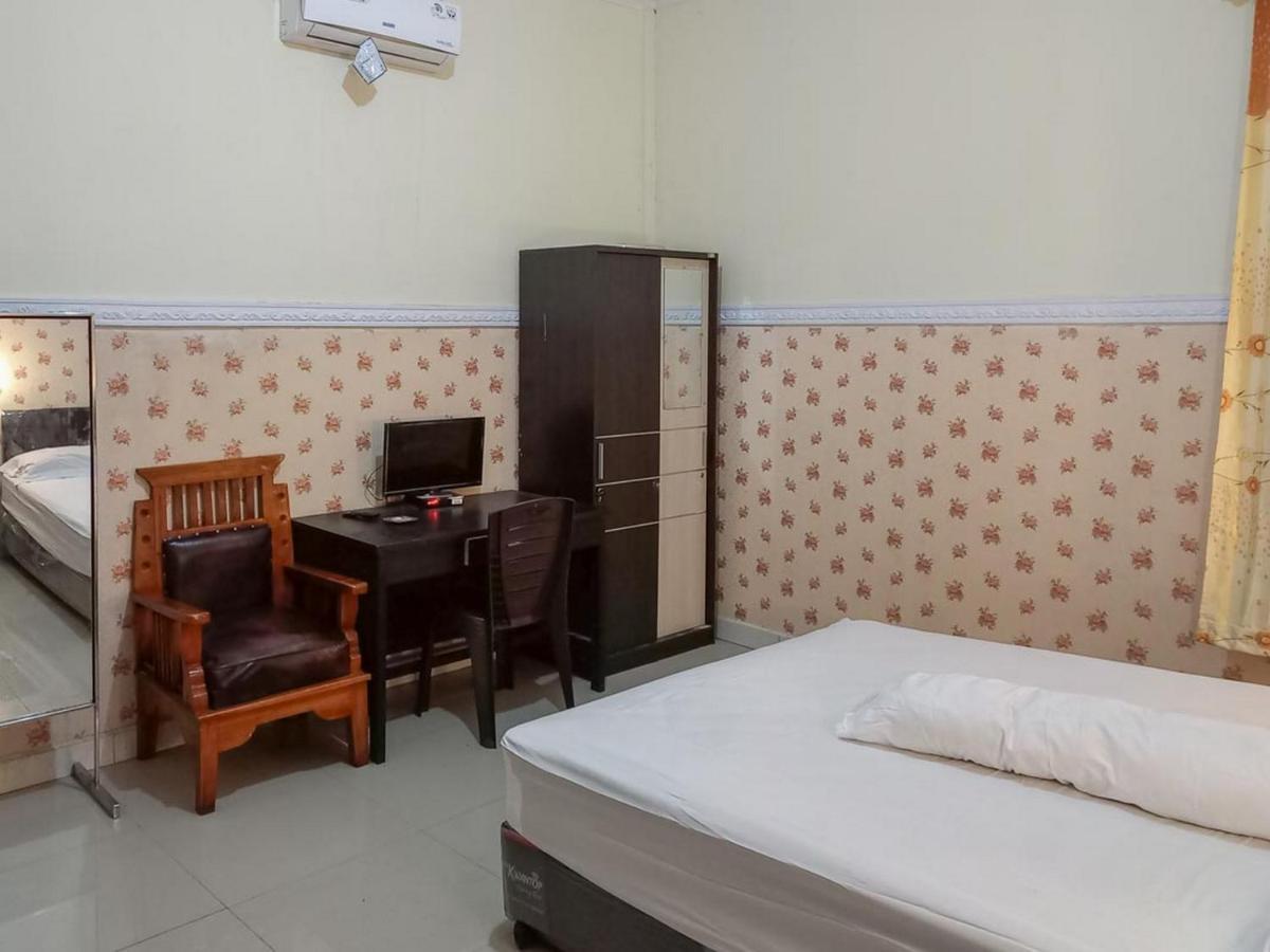 Homestay Singgasana Mitra Reddoorz Girian Esterno foto